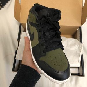 Jordan 1 Mid Olive Green Size 3Y